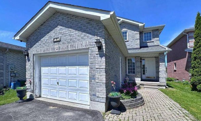 Barrie House | 111 m² House ∙ 3 bedrooms ∙ 5 guests