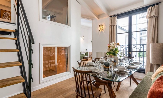 3rd Arrondissement Apartment | 115 m² Apartment ∙ 4 bedrooms ∙ 8 guests