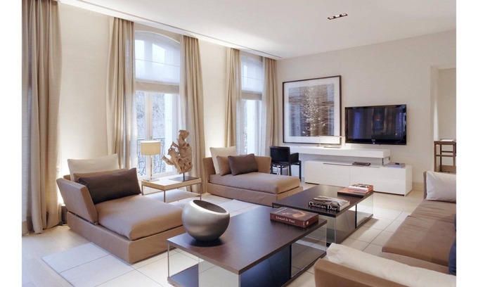 8th Arrondissement Hotel | 140 m² Hotel ∙ 8 guests