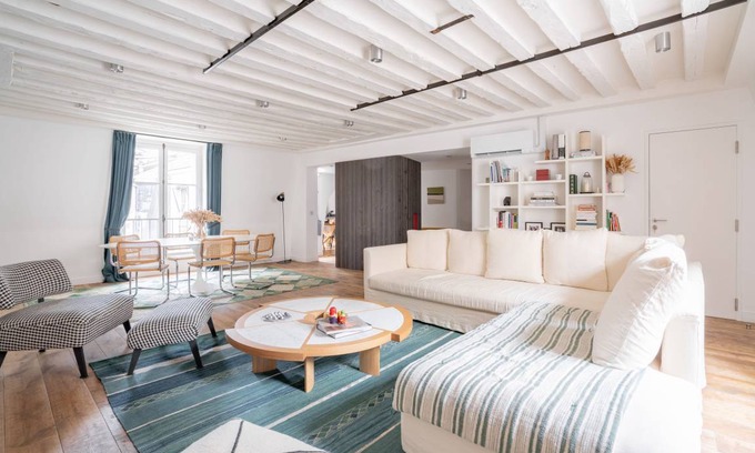 Saint-Germain-des-Pres Apartment | 150 m² Apartment ∙ 3 bedrooms ∙ 6 guests