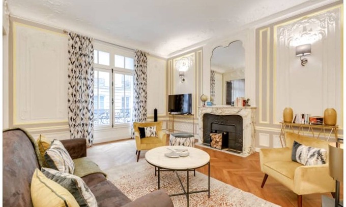 8th Arrondissement Apartment | 160 m² Apartment ∙ 3 bedrooms ∙ 6 guests