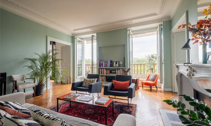 4th Arrondissement Apartment | 160 m² Apartment ∙ 4 bedrooms ∙ 7 guests