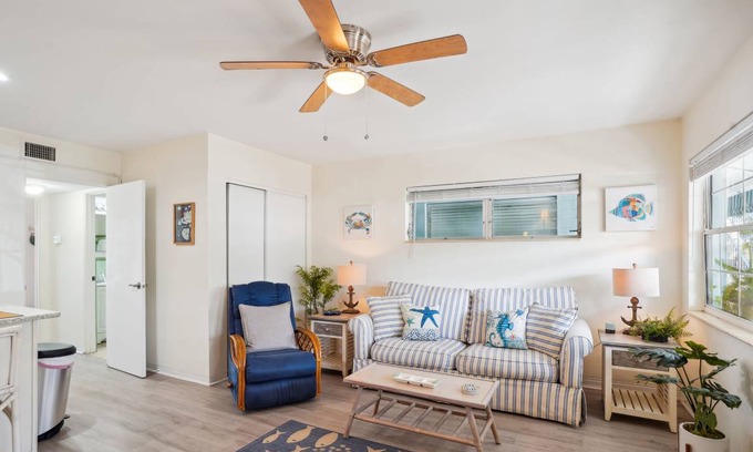 Gulfport Condo | 167 m² Condo ∙ 3 bedrooms ∙ 12 guests