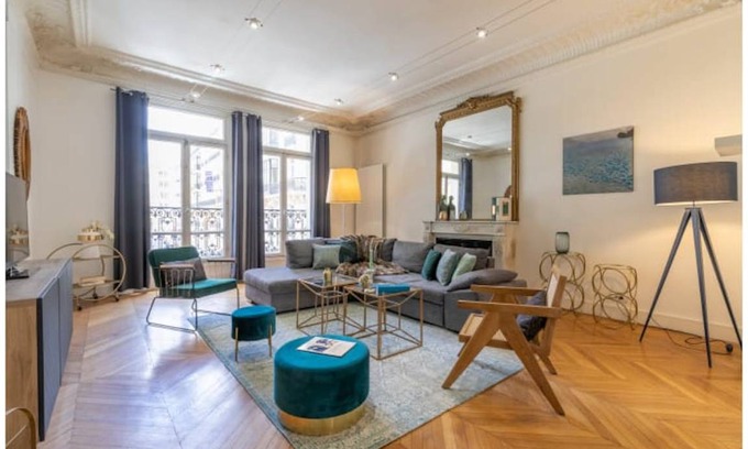 Champs-Elysees Apartment | 180 m² Apartment ∙ 3 bedrooms ∙ 6 guests