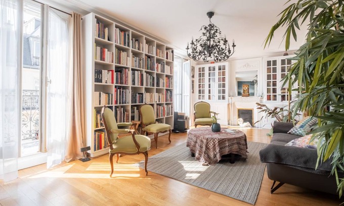 17th Arrondissement Apartment | 180 m² Apartment ∙ 5 bedrooms ∙ 7 guests