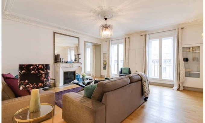 Quartier Saint-Georges Apartment | 180 m² Apartment ∙ 3 bedrooms ∙ 6 guests