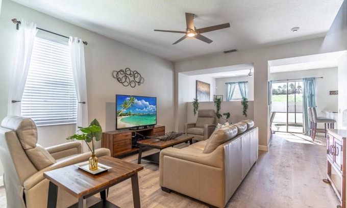 Windwood Bay House | 185 Winwood Bay