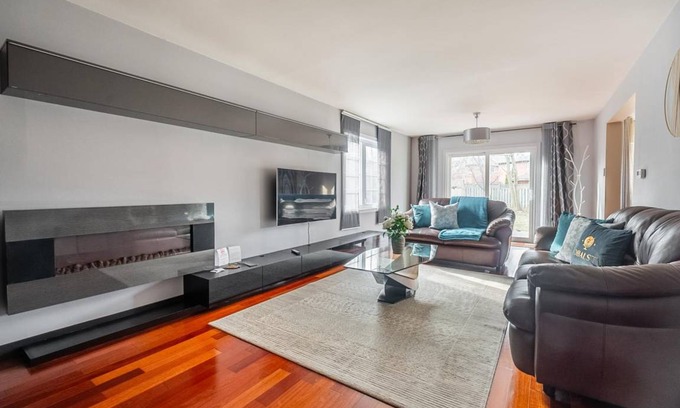 West Oakville Apartment | 190 m² Apartment ∙ 1 bedroom ∙ 1 guest