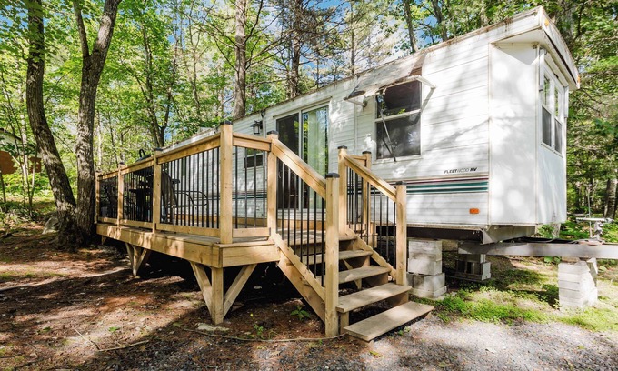 Carling House | 2-bedroom Camper Trailer Cottage #1