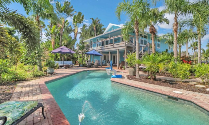 Truckland House | 200 m² House ∙ 4 bedrooms ∙ 8 guests