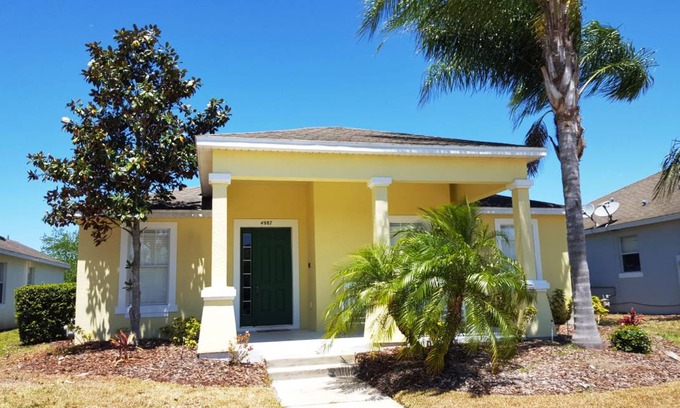 Trafalgar Village House | 208 m² House ∙ 4 bedrooms ∙ 8 guests