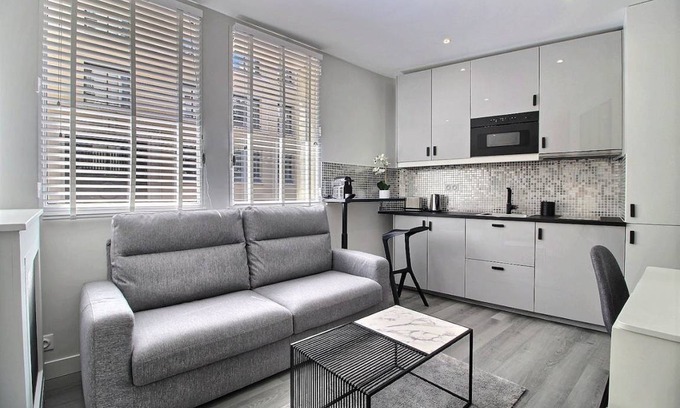 Champs-Elysees Apartment | 22 m² Apartment ∙ 1 bedroom ∙ 2 guests