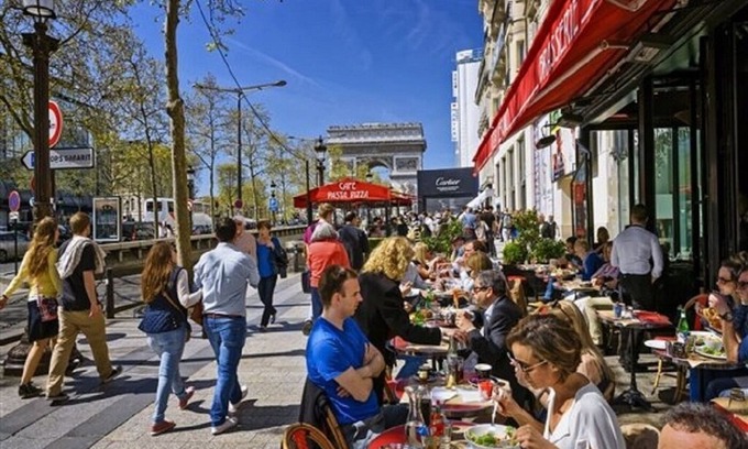 Champs-Elysees Apartment | 220M2 AVE MONTAIGNE-HI END LUXURY IN CHAMPS ELYSEE