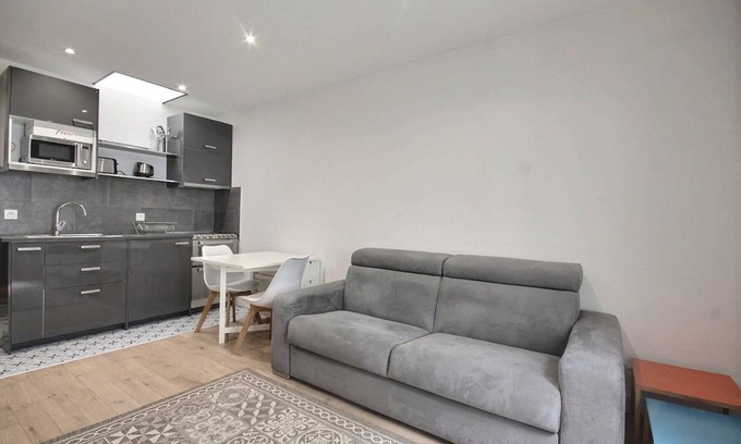 8th Arrondissement Apartment | 24 m² Apartment ∙ 2 guests