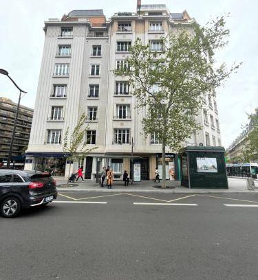 Ternes Apartment | 240 m² Apartment ∙ 4 bedrooms ∙ 10 guests