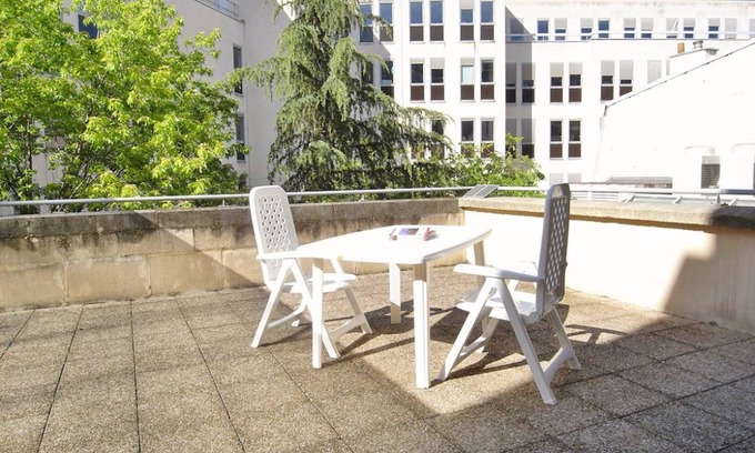 Champs-Elysees Apartment | 25 m² Apartment ∙ 2 guests