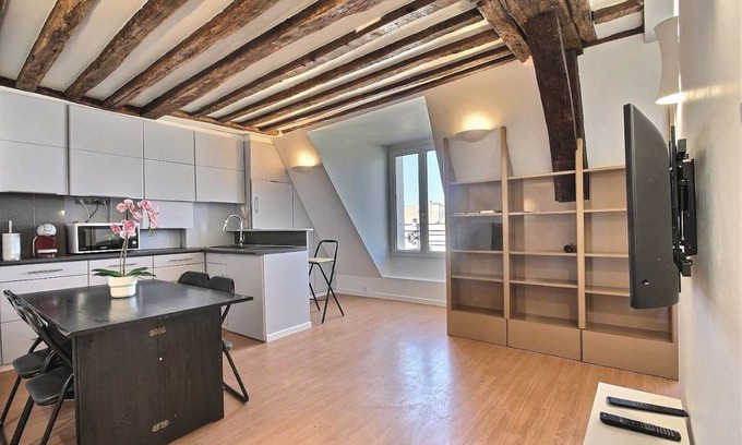 Saint-Germain-des-Pres Apartment | 28 m² Apartment ∙ 1 bedroom ∙ 2 guests