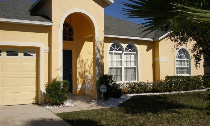Crescent Lakes Villa | 3 Bedroom, 2 Bathroom