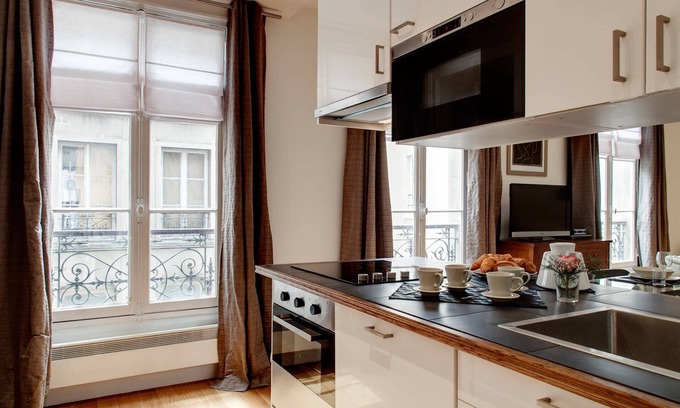 3rd Arrondissement Apartment | 3 BEDROOM APARTMENT OF SPECTACULAR FRENCH OPULENCE IN MARAIS