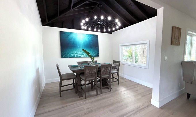 North East Park House | 3-bedroom house in wonderful St. Petersburg with WiFi, AC