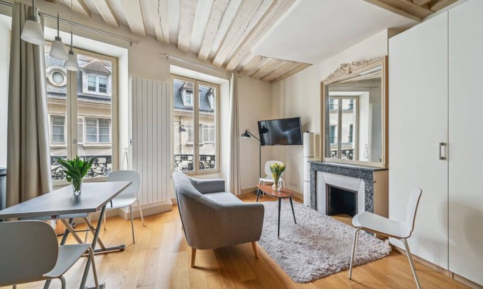 Saint-Germain-des-Pres Apartment | 32 m² Apartment ∙ 1 bedroom ∙ 2 guests