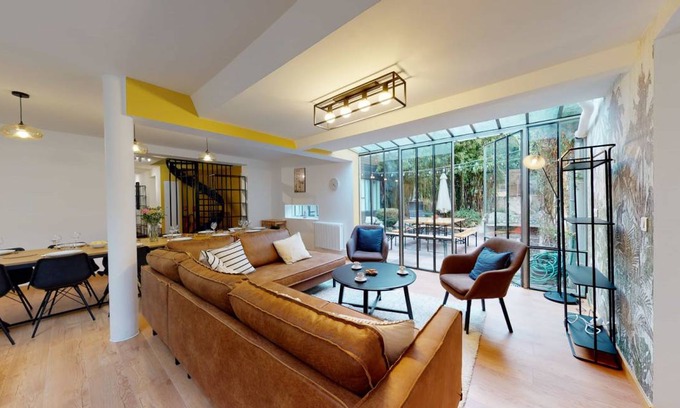 Villejuif Resort | 324 m² Private room ∙ 1 bedroom ∙ 2 guests