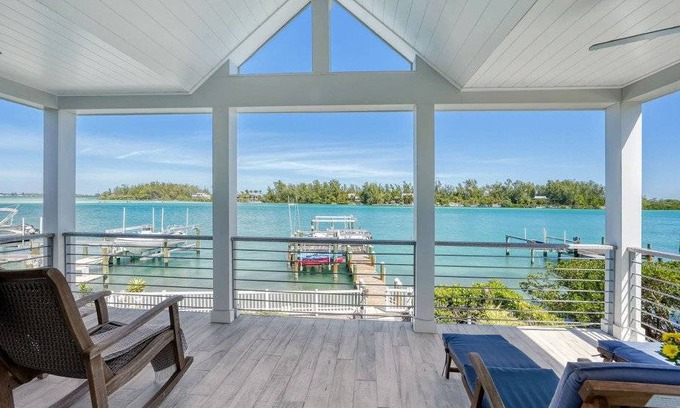 Longbeach Village House | 337 m² House ∙ 4 bedrooms ∙ 10 guests