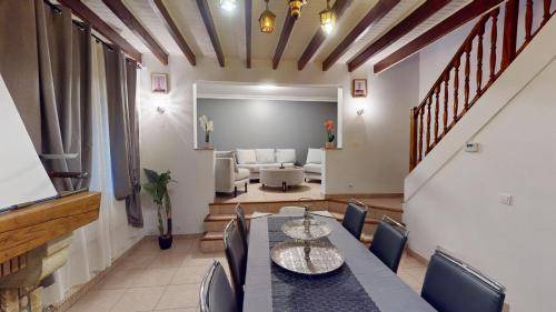 Stains House | 380 m² House ∙ 1 bedroom ∙ 11 guests