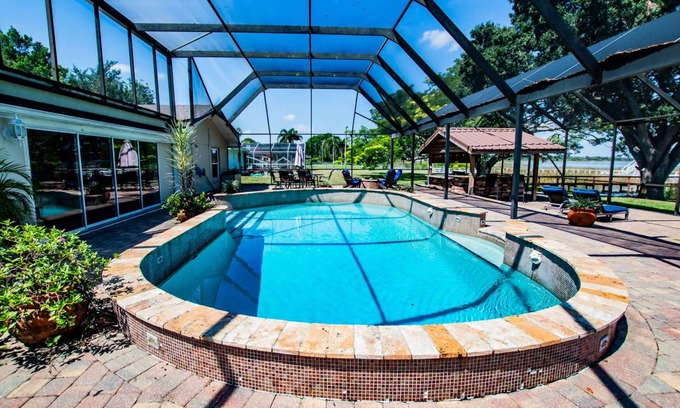 Lake Hamilton House | 397 m² House ∙ 6 bedrooms ∙ 13 guests