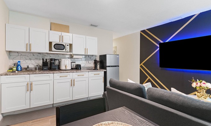 East Tampa House | 4 miles from Downtown Tampa B
