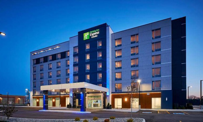 Lakeshore Hotel | 40 m² Hotel ∙ 8 guests