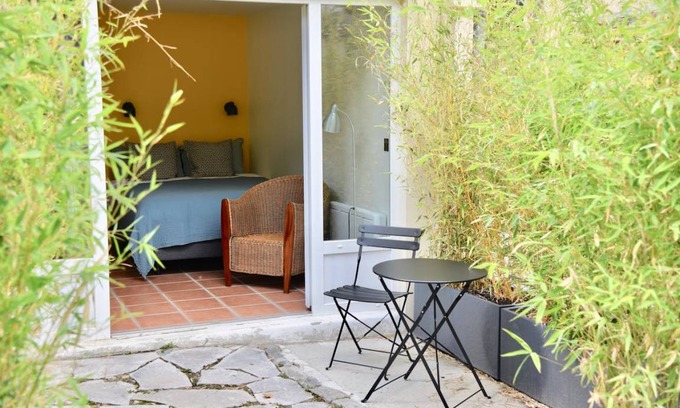Bagneux Resort | 400 m² Private room ∙ 1 bedroom ∙ 1 guest