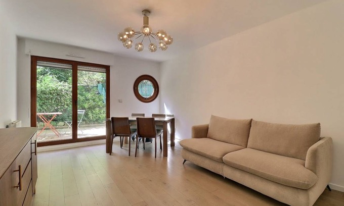Combat Apartment | 45 m² Apartment ∙ 1 bedroom ∙ 2 guests