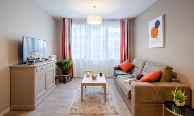 Suresnes Apartment | 45 m² Apartment ∙ 1 bedroom ∙ 1 guest