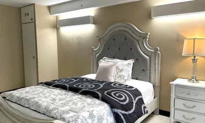 Owen Sound Hotel | 46 m² Hotel ∙ 2 bedrooms ∙ 4 guests