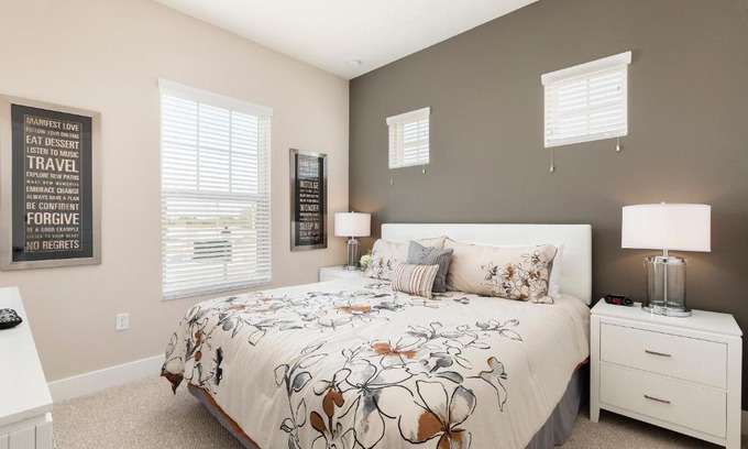 West Kissimmee Villa | 5 BR 6 Full BA Deluxe Villa 5min to Disney with BBQ Hot Tub