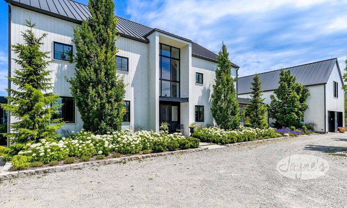 The Blue Mountains House | 5 Min to Georgian Peaks! Breathtaking 5bdrm 5bath Converted Barn - Blue Mtn!