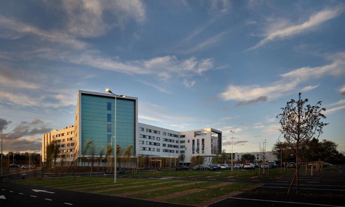 Roissy-en-France Hotel | 53 m² Hotel ∙ 8 guests