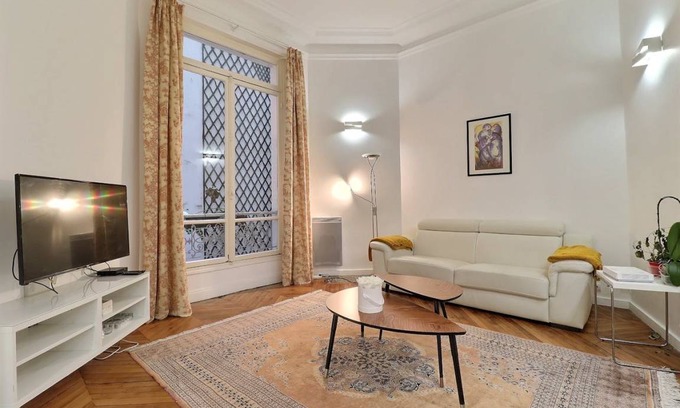 Champs-Elysees Apartment | 55 m² Apartment ∙ 1 bedroom ∙ 2 guests