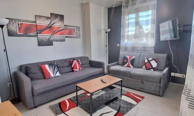 Chelles Apartment | 55 m² Apartment ∙ 2 bedrooms ∙ 6 guests