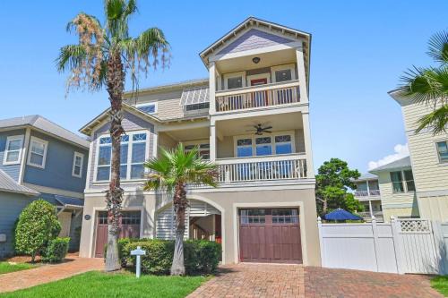 Emerald Waters Village House | 5BR One Block to Beach- Hot Tub- Pool- Golf Cart- Pets
