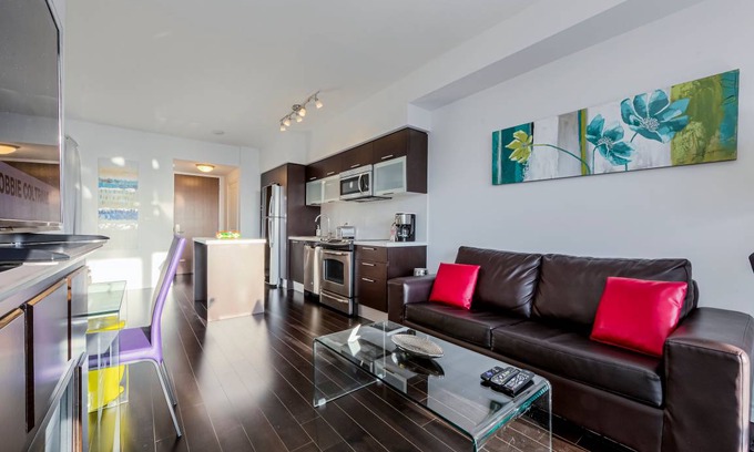 Bay Street Corridor Apartment | 62 m² Apartment ∙ 3 bedrooms ∙ 6 guests