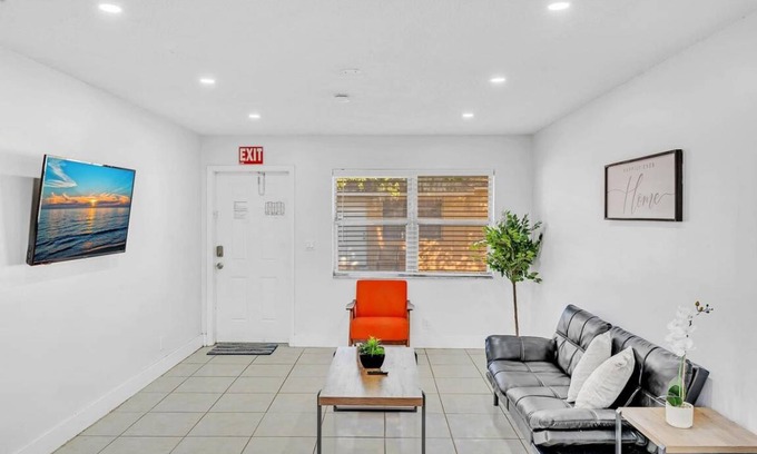Royal Poinciana House | 65 m² House ∙ 1 bedroom ∙ 6 guests