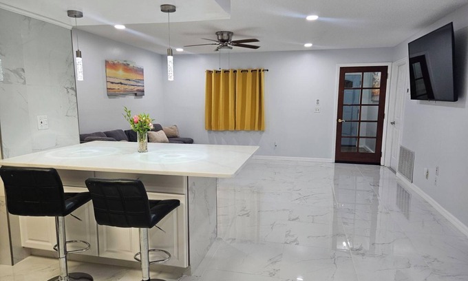 Orlando House | 7.3miles to Airport + 20miles to Disney + 8.2miles to DT!