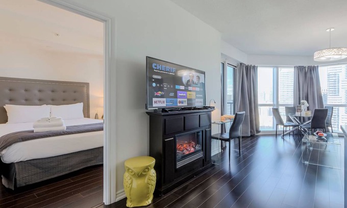Bay Street Corridor Apartment | 71 m² Apartment ∙ 3 bedrooms ∙ 6 guests