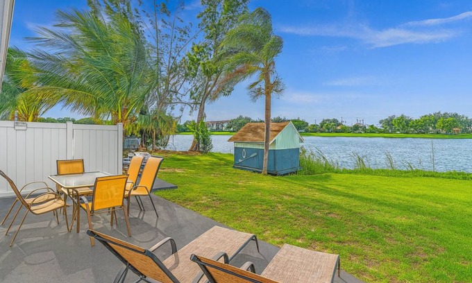 Davie House | 78 m² House ∙ 2 bedrooms ∙ 6 guests