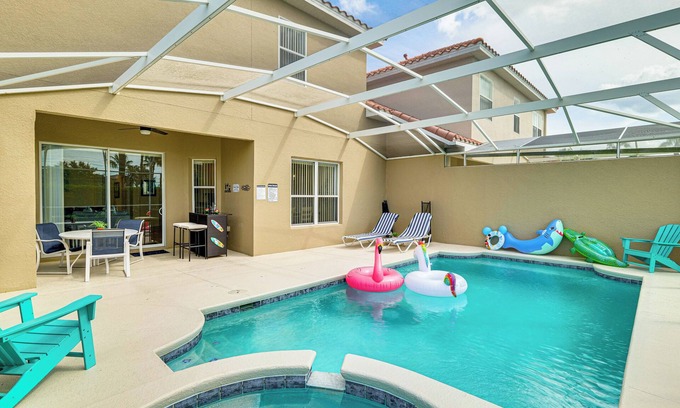 Tuscan Hills Villa | 8 Mi to Disney! 'Paradise Found Villa' w/Games