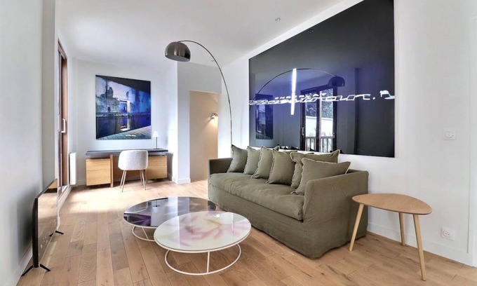Republique–Point-du-Jour Apartment | 80 m² Apartment ∙ 2 bedrooms ∙ 4 guests