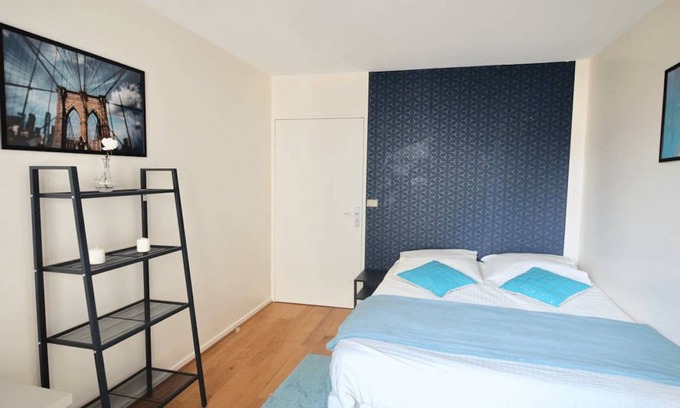 11th Arrondissement Resort | 80 m² Private room ∙ 1 bedroom ∙ 4 guests