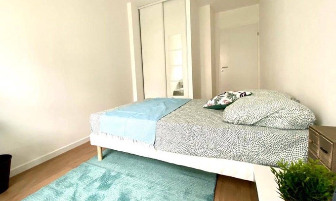 Clichy Resort | 90 m² Private room ∙ 1 bedroom ∙ 4 guests